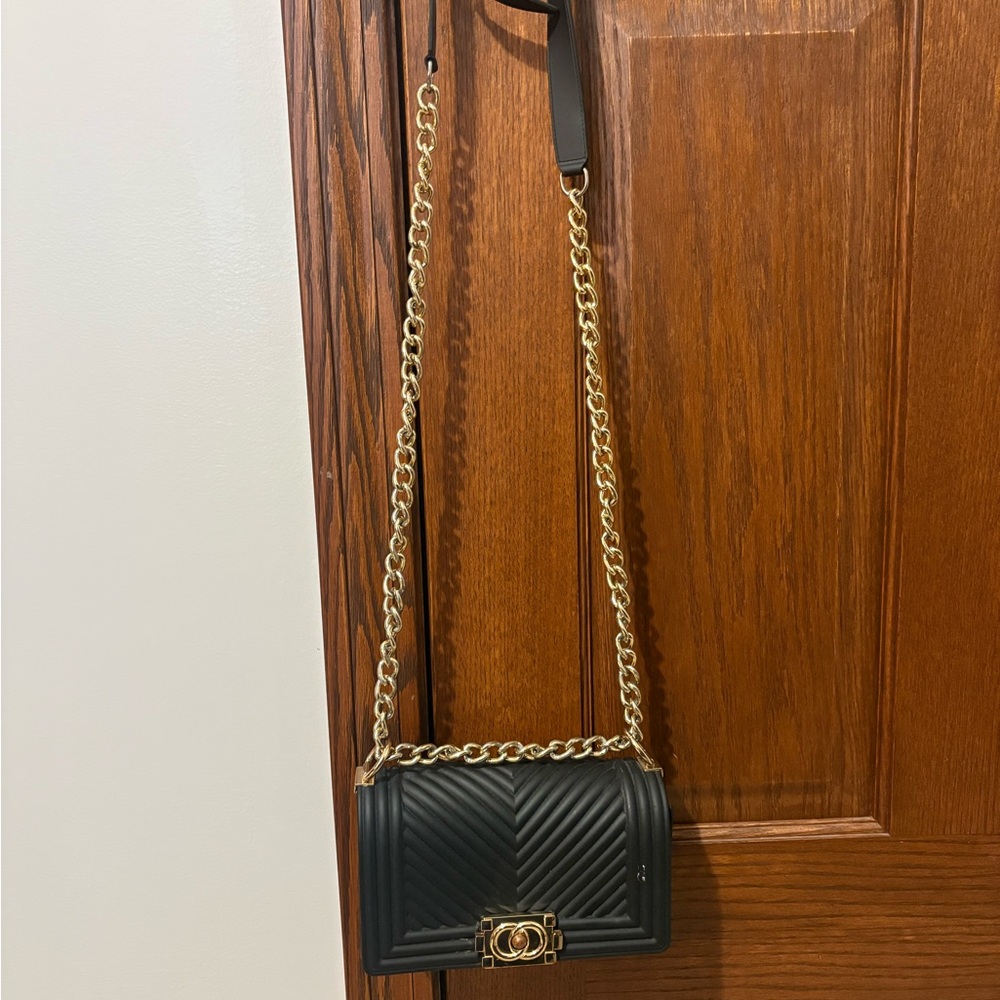 Elegant Black and Gold Chain Shoulder Bag